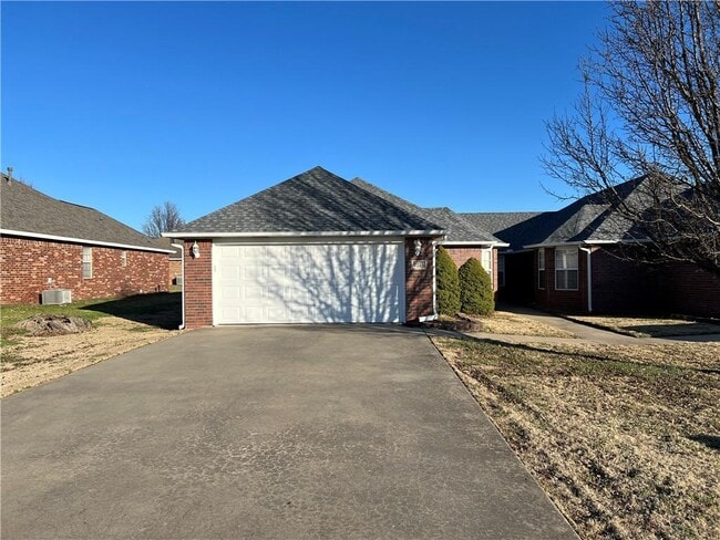 Building Photo - 235 Ravenwood Blvd