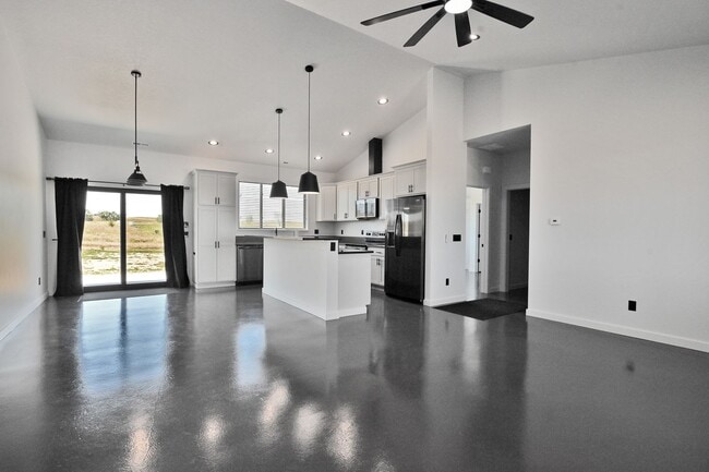 Building Photo - 1495 Oxbow Dr