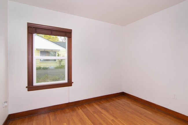 Building Photo - Fully updated 2 Bed 1 Bath Valley home.  H...