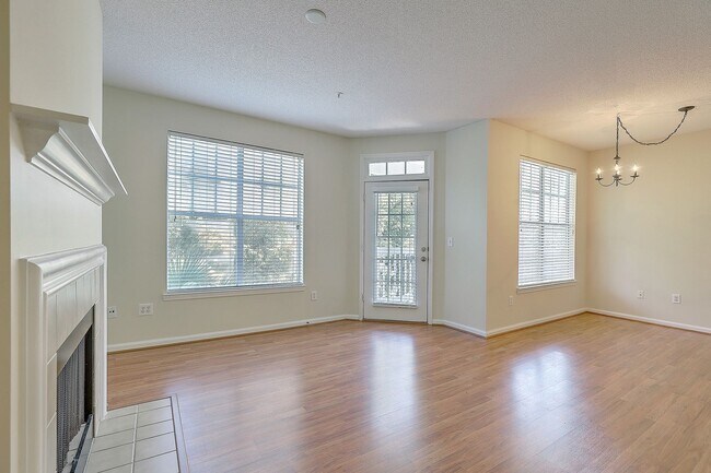 Building Photo - 1 bedroom unit in the Concord West of the ...
