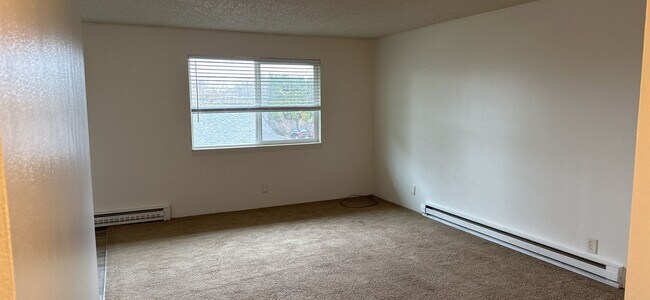 Building Photo - (905) Draper Arms Apartments - 2 Bedroom / 1 Bath