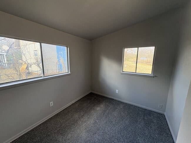 Building Photo - 2821 E 40th Pl N