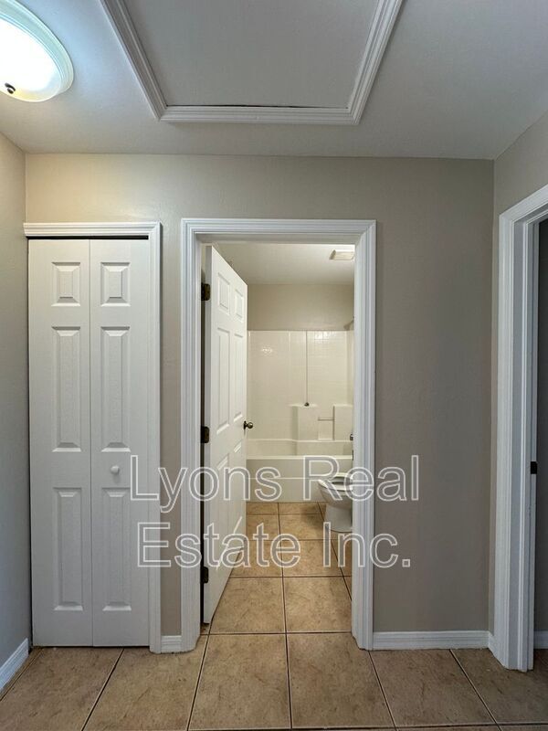 Building Photo - 2409 Park Rd