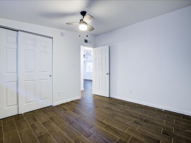 Building Photo - Fully Remodeled 2 Bedroom Home – Modern Co...
