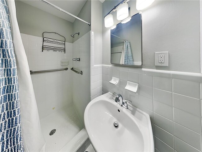 Building Photo - 1852 Gainsborough Dr