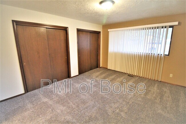 Building Photo - 7201 W Amity Rd