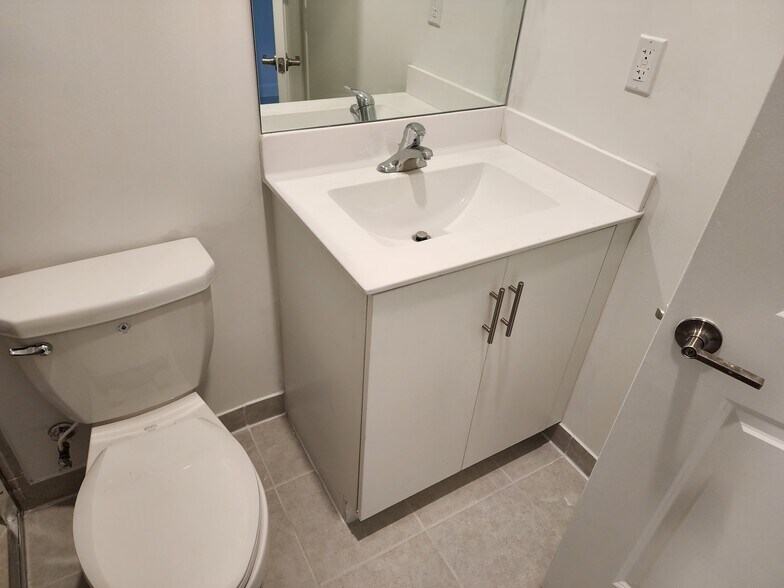bathroom - 12729 SW 211th St