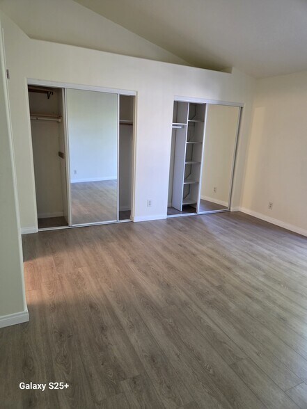 Building Photo - 18347 Saticoy St