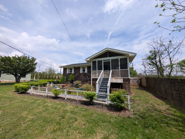 Building Photo - 505 N Stanwood Ln