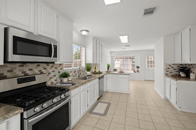 Building Photo - 10206 Jockey Club Dr