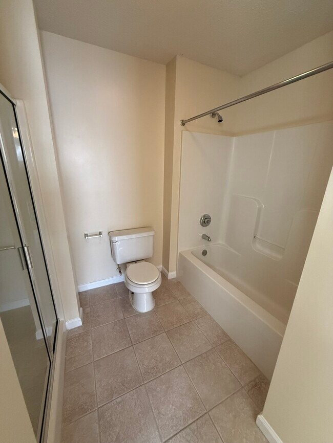 Building Photo - Beautiful 2 Bed 2 Bath Villa with 1 Car Garage! Available now!