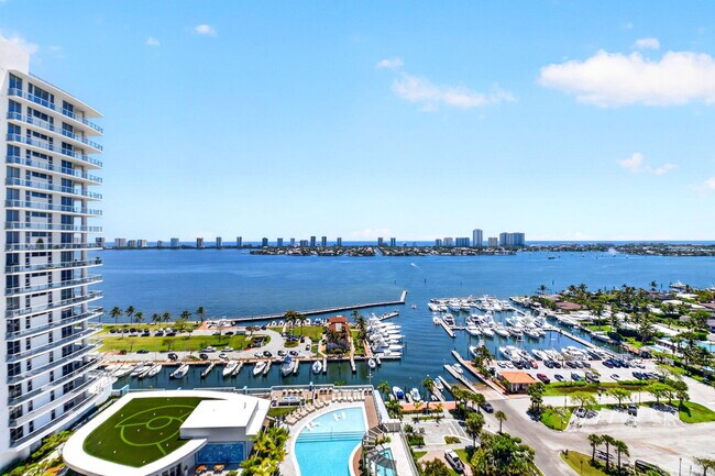 Building Photo - 220 Lake Shore Dr