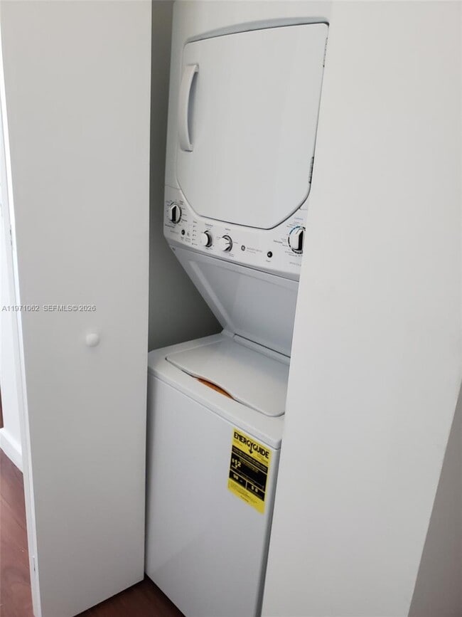 Building Photo - 2200 NE 4th Ave