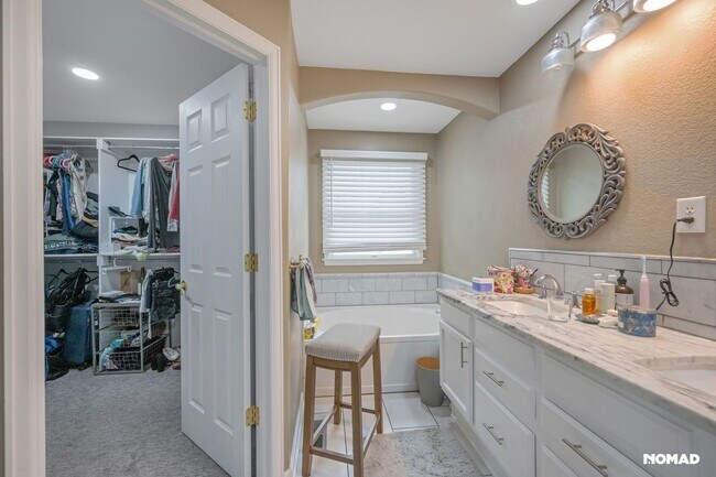 Building Photo - 1321 S Lansing Ct