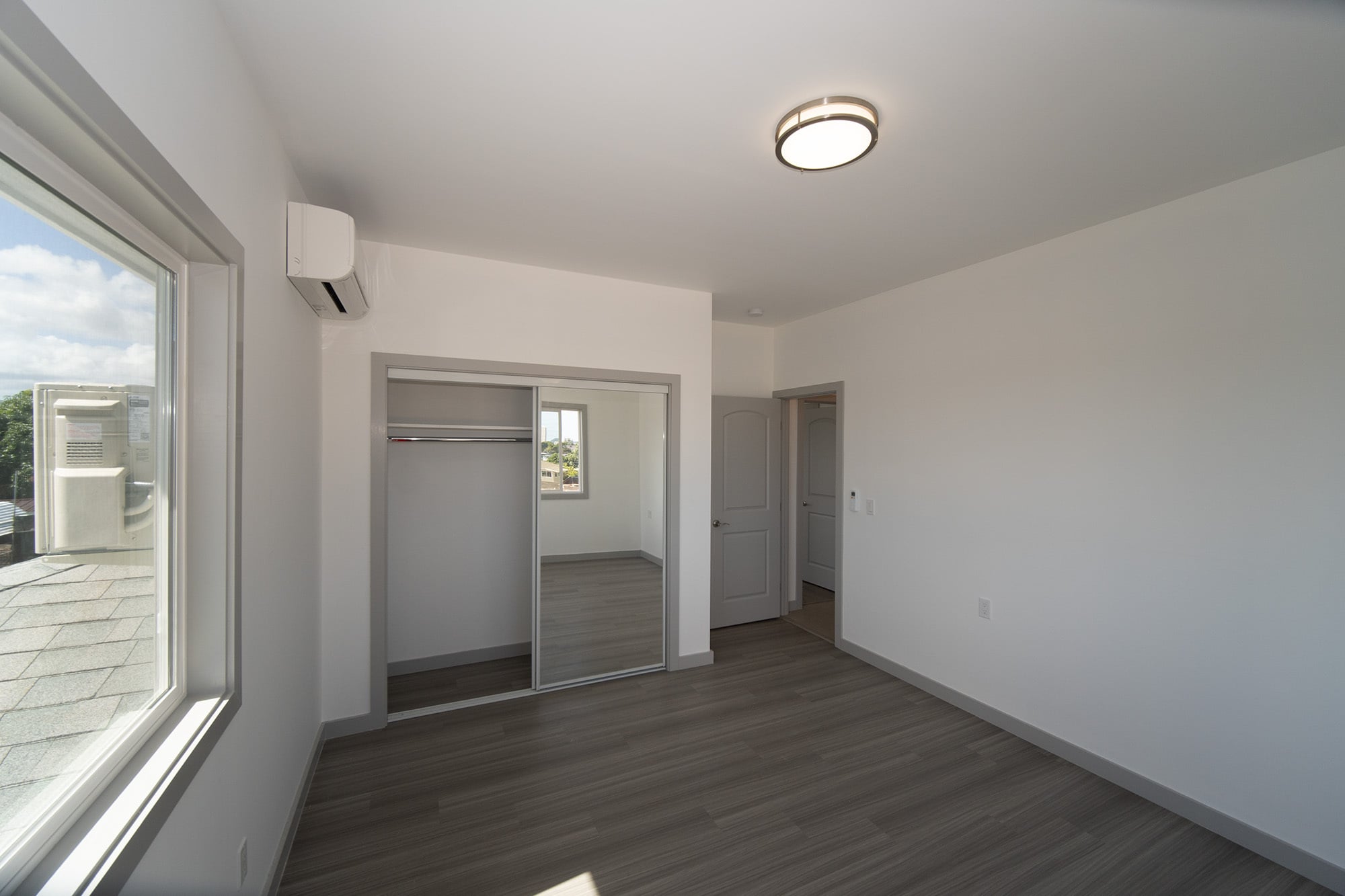 Building Photo - 733 Hoopai St