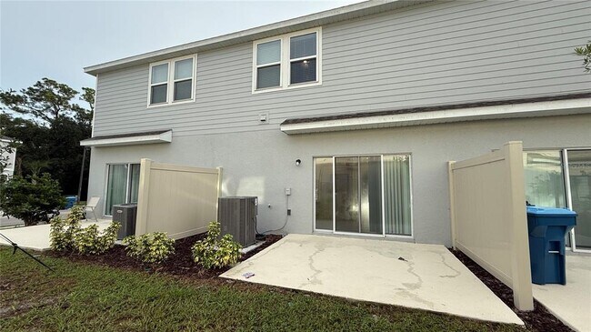 Building Photo - 3006 Canary Ave