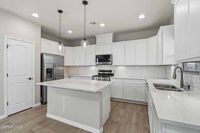 Building Photo - 14900 Tierra Crystal Ave