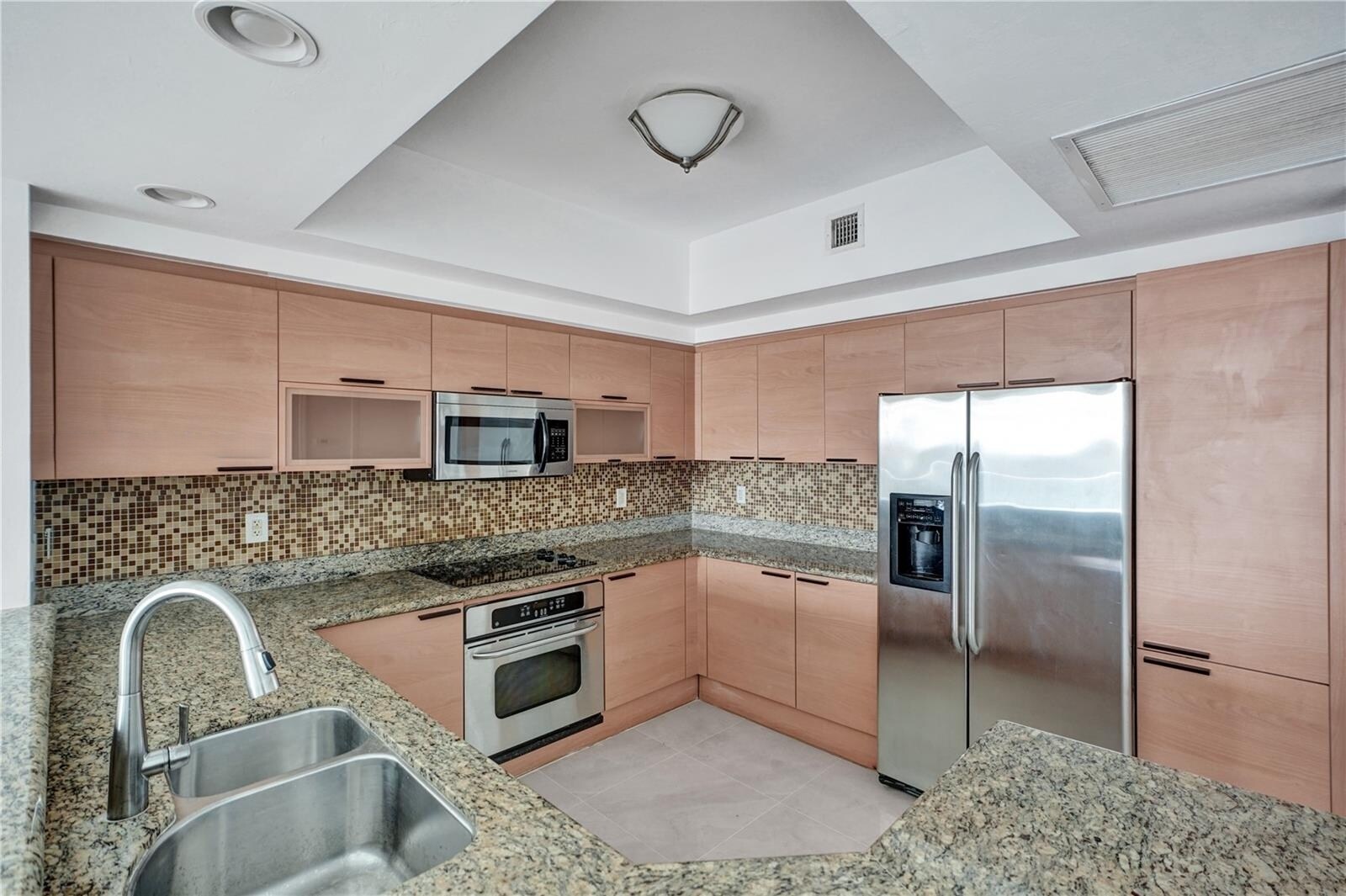 Building Photo - 14951 Royal Oaks Ln