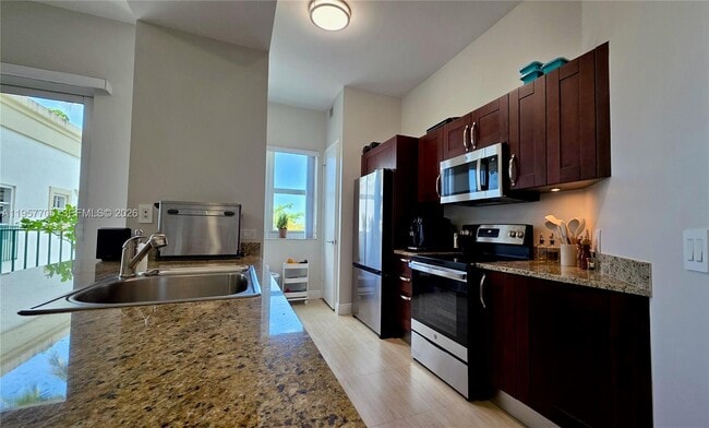 Building Photo - 20000 E Country Club Dr