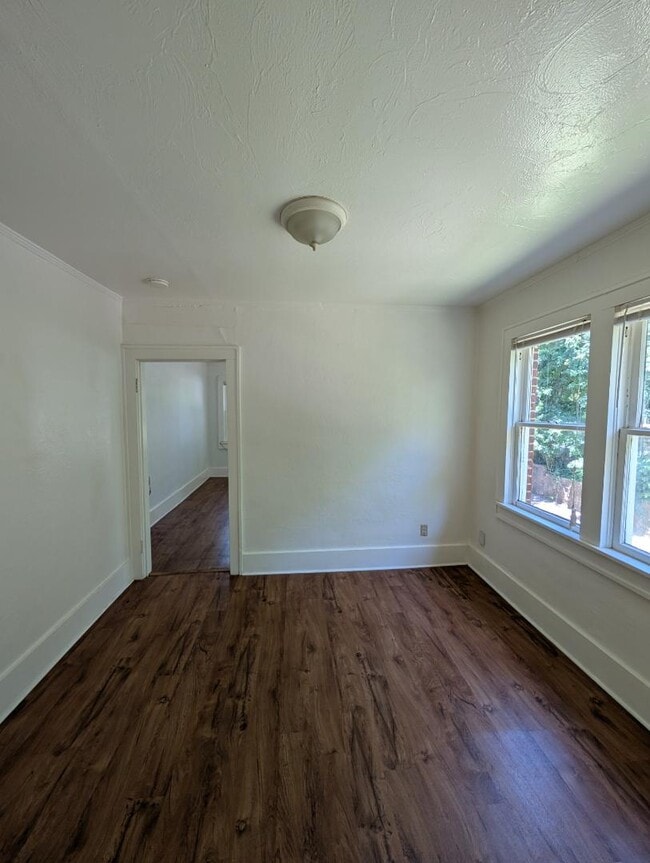 Building Photo - 818 W Symmes St