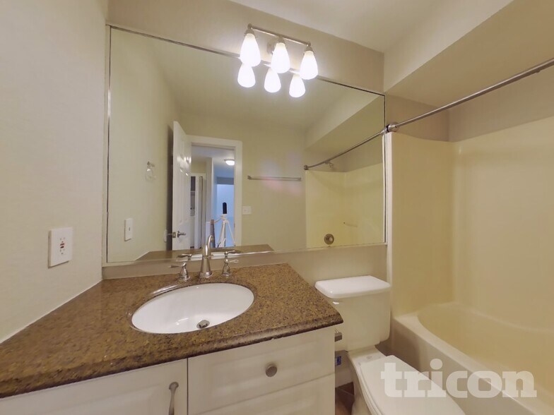 Building Photo - 106 N 49th Ave Ct