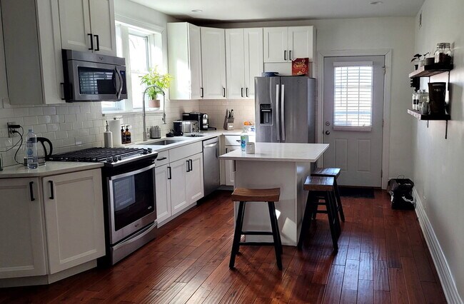 Building Photo - 7910 Karlov Ave