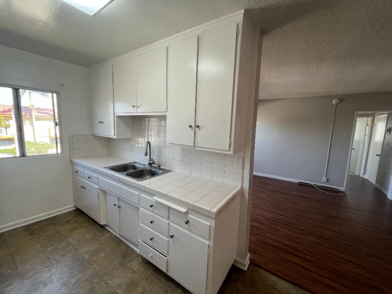 Building Photo - 3945 W 8th St