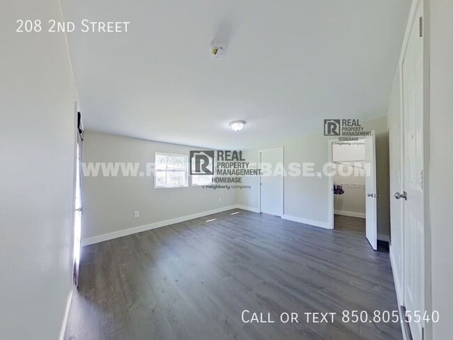 Building Photo - 208 2nd St