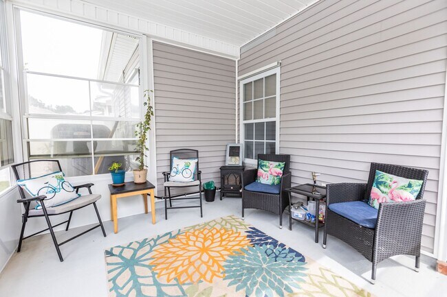 Building Photo - 3 Bedroom 2.5 Bath Townhouse in Grand Oaks...