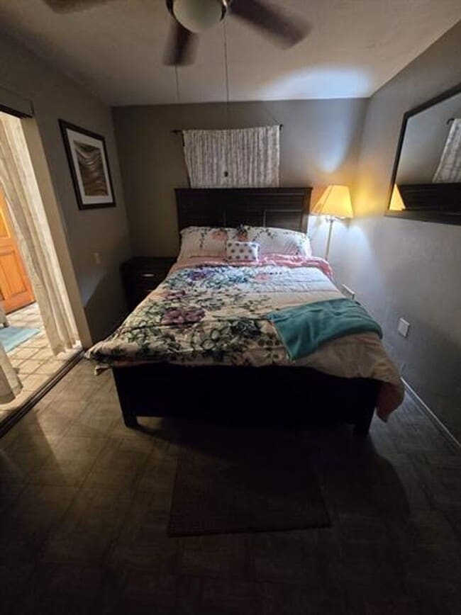 Building Photo - Spacious 3 bedroom/ 2 bath home with R/V parking