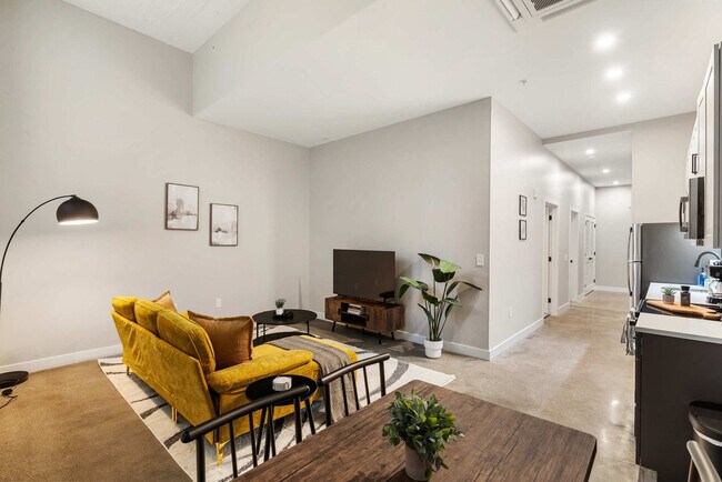 Building Photo - 205 W 4th St