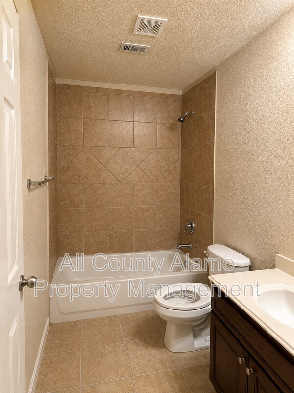 Building Photo - 5565 Saffron Way