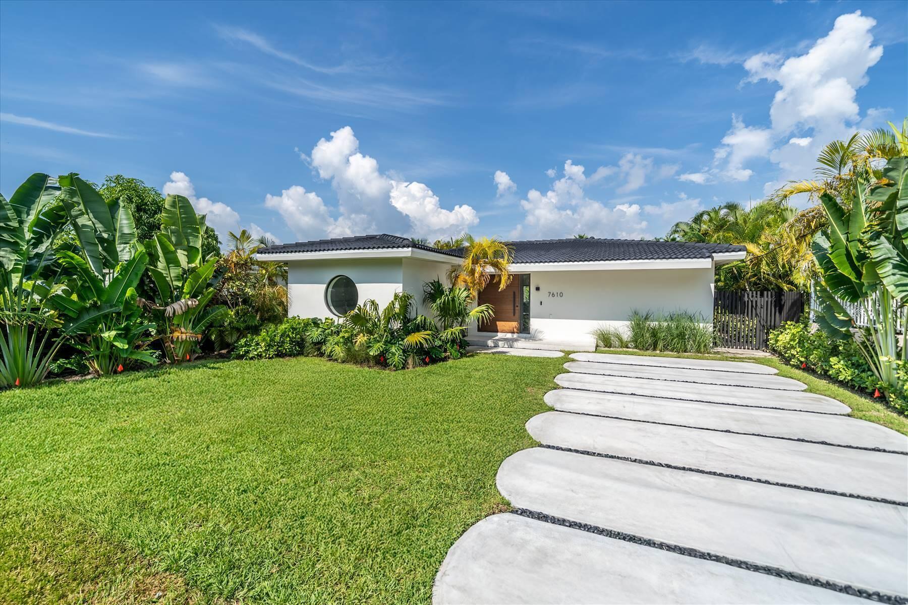 Building Photo - 7610 Bayside Ln