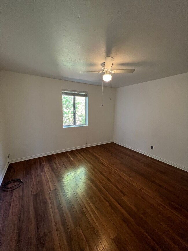 Building Photo - Dog Friendly Home in Heber!