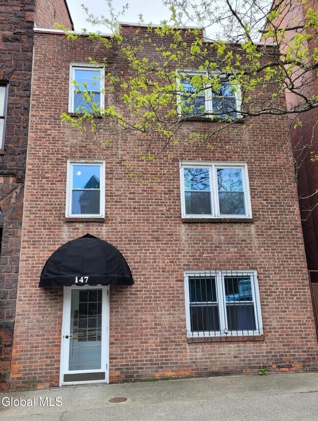 Building Photo - 147 Eagle St