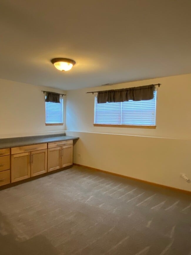 Building Photo - 2735 Canyon Dr