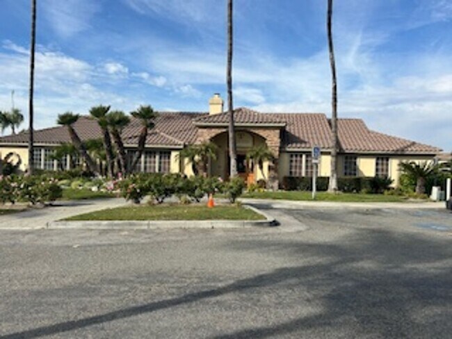 Building Photo - Beautiful 1 Bedroom Condo