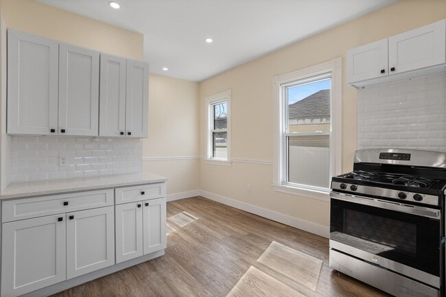 Building Photo - 324 Ashmont St
