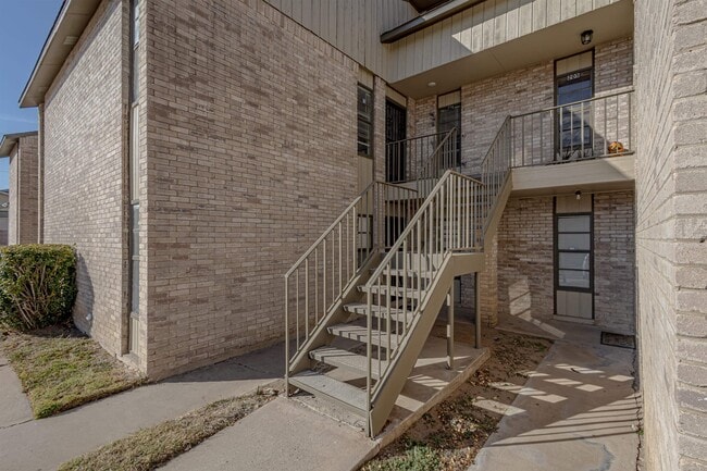 Building Photo - 100 Hillside Rd