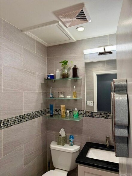 Building Photo - 660 Williams Ave