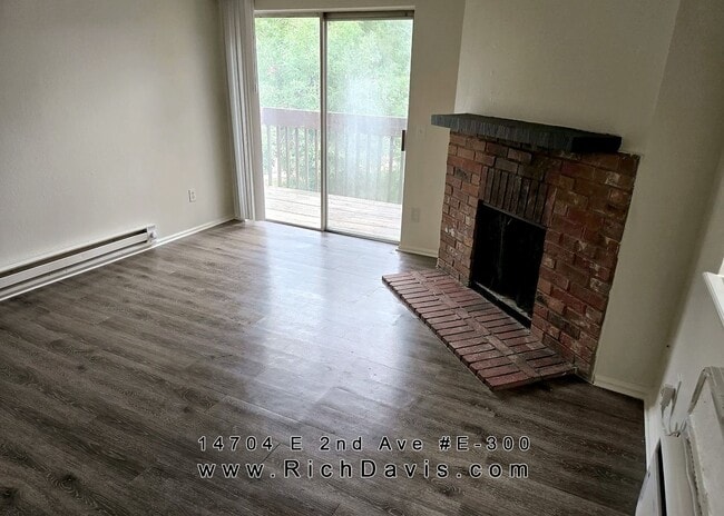 Building Photo - Great location off Sable and 2nd with lots...