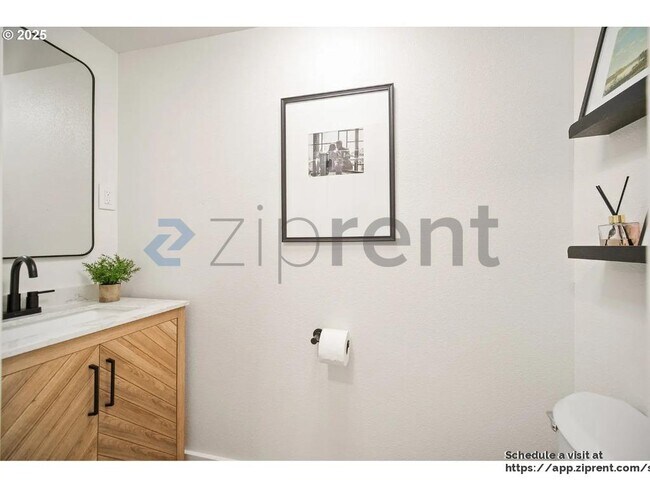 Building Photo - 7640 SW Whitford Dr