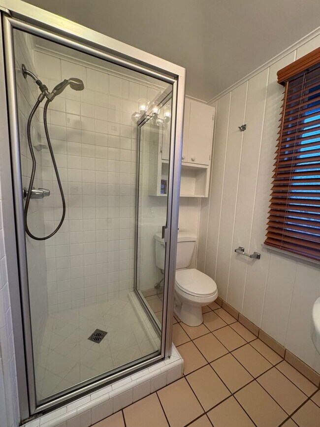 Building Photo - Charming studio apartment in the heart of ...