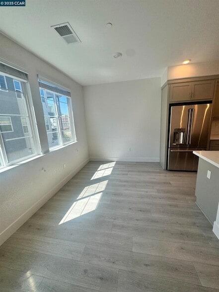 Building Photo - 725 Delve Ct