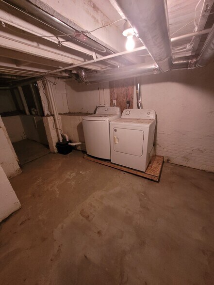 Building Photo - 1404 Aisquith St