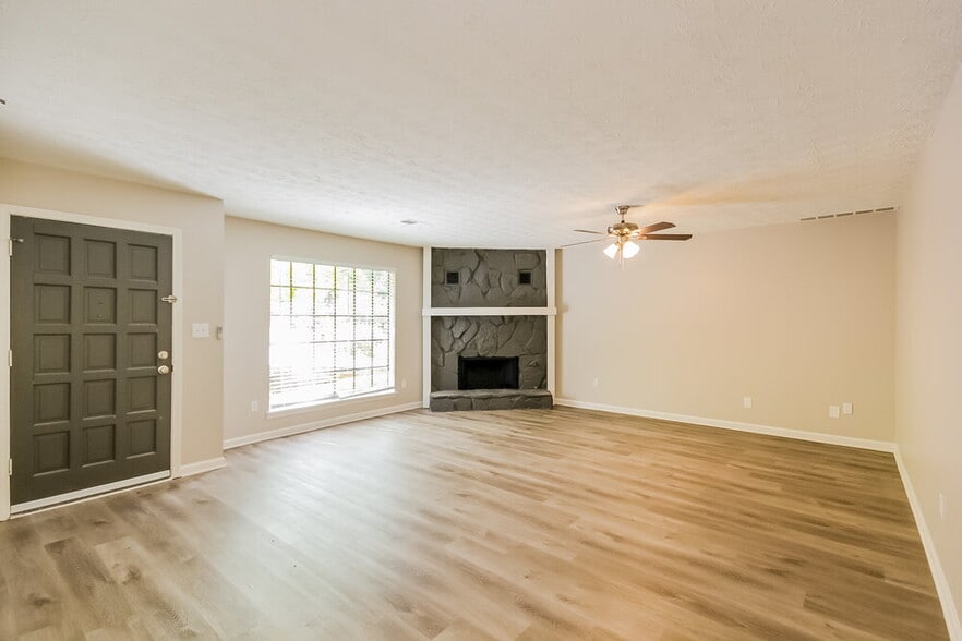 Building Photo - 440 Creekside Ct