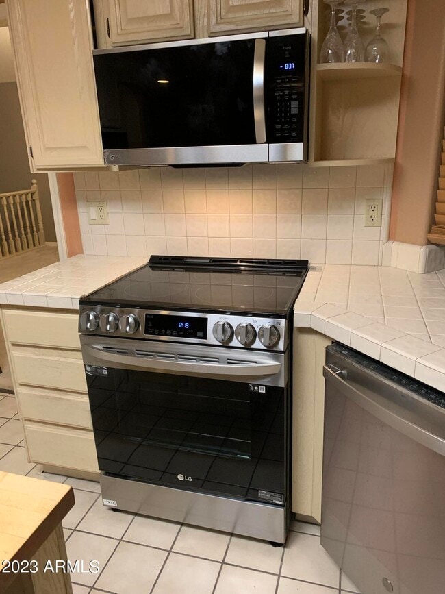 Building Photo - 6283 W Lone Cactus Dr