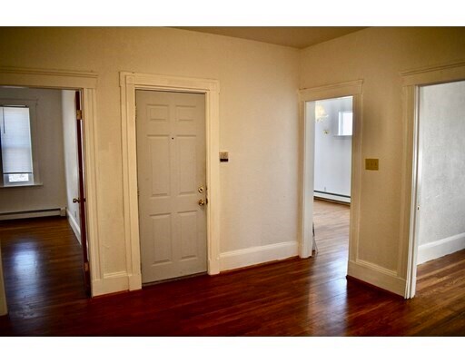 Building Photo - 12 Astoria St