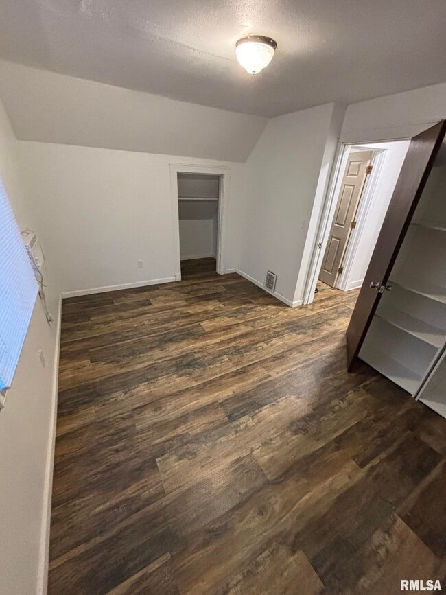 Building Photo - 707 E Nebraska Ave