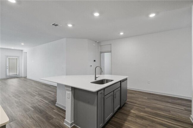 Building Photo - Gorgeous home available August 1!